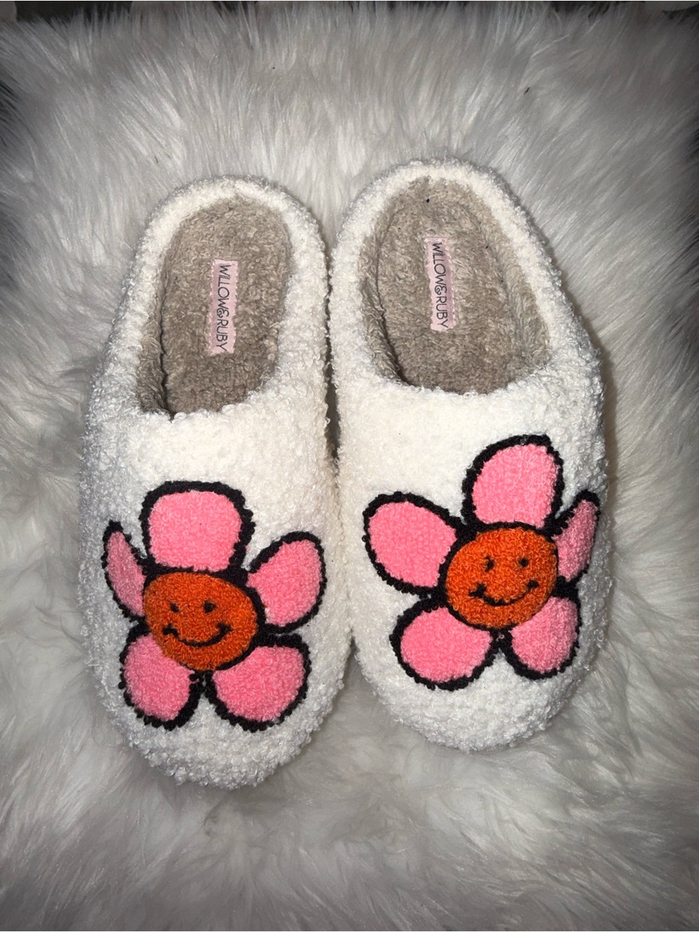 Willow & Ruby Smiley Flower Slippers Size S 5/6 Cozy Sherpa Fuzzy Cute Y2K Retro